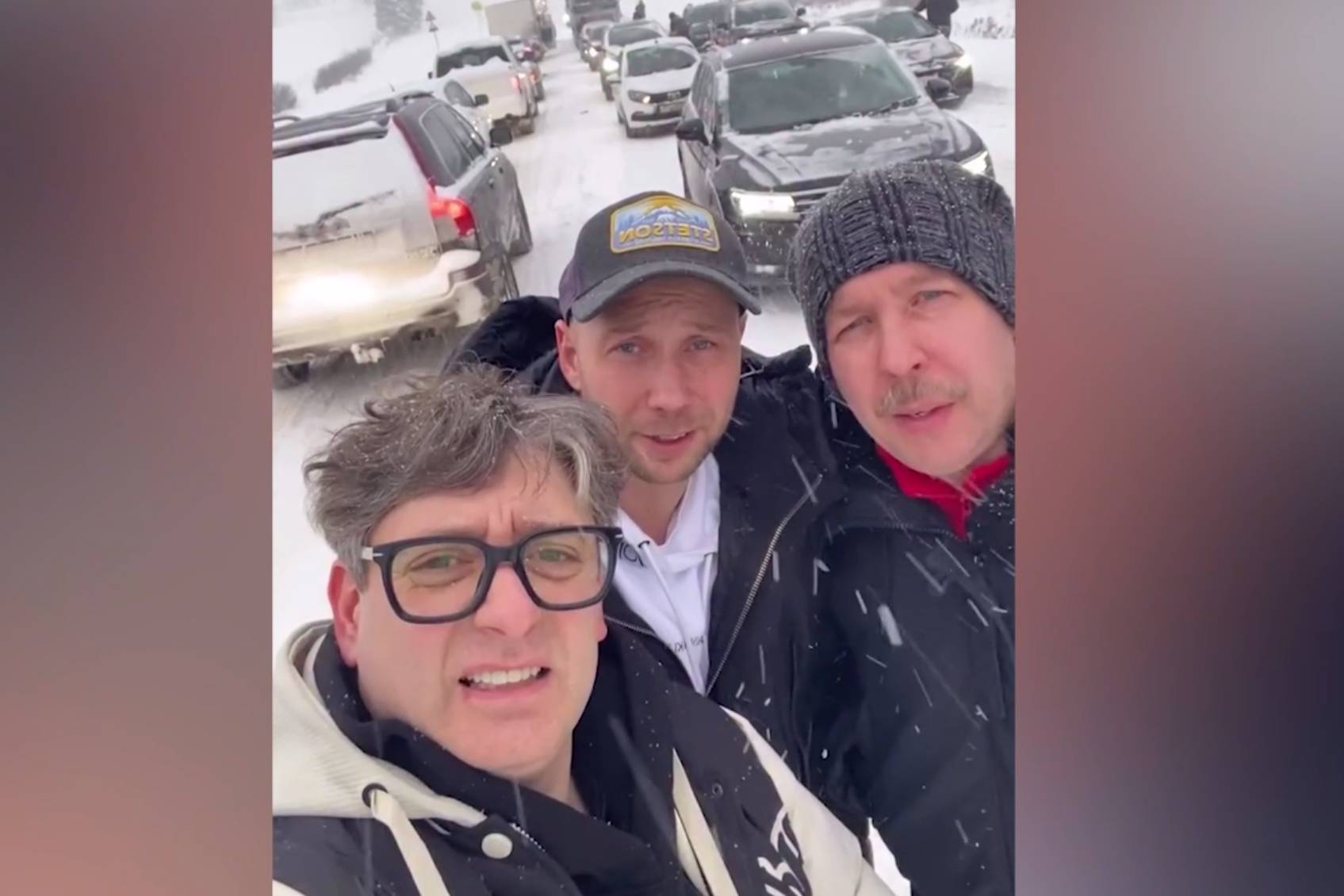 Актёры сериала &laquo;Солдаты&raquo; опоздали на спектакль в Ярославле из-за буйств &laquo;Фрэнсиса&raquo;