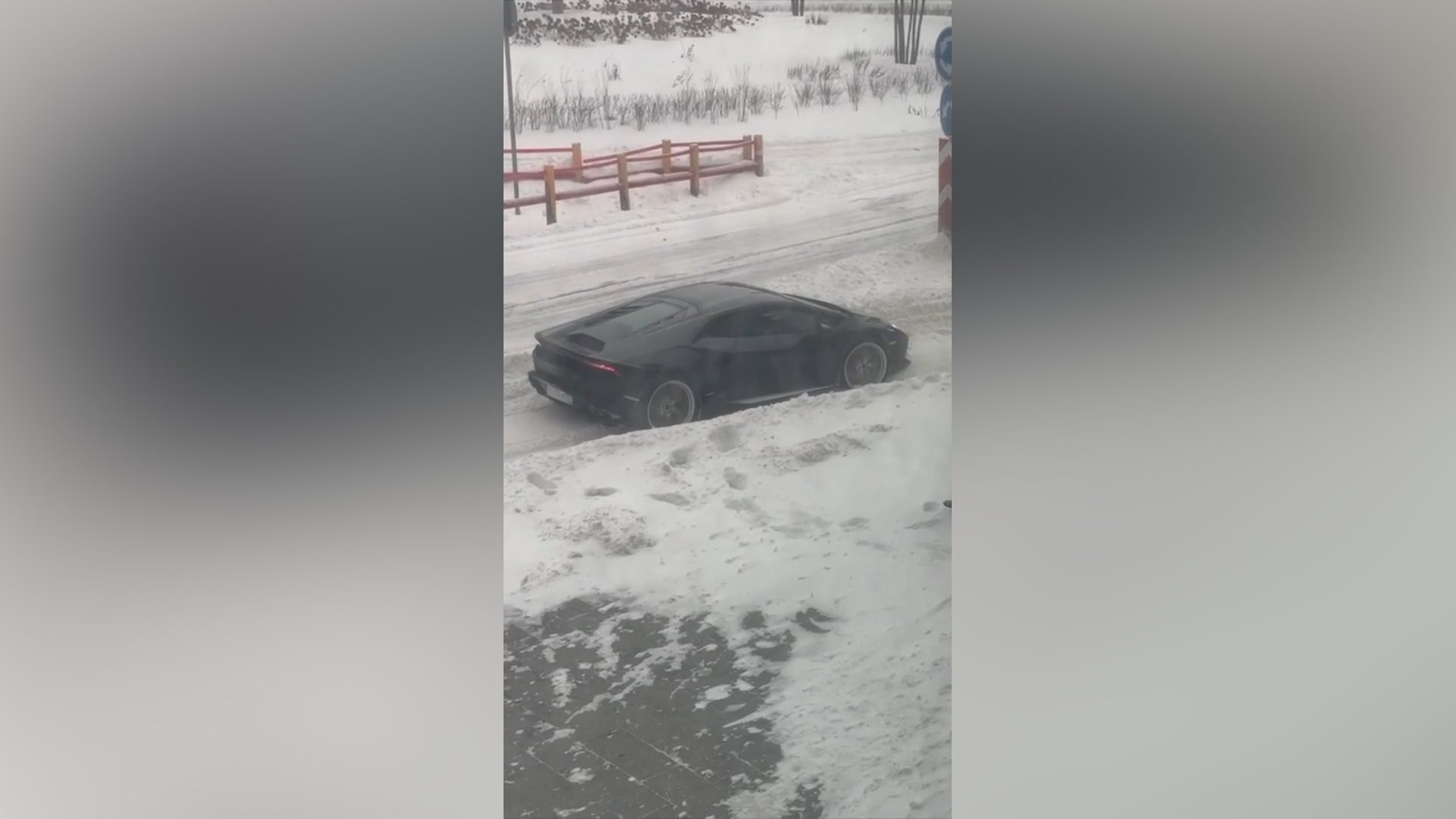 Борьбу суперкара Lamborghini против снежного циклона в Москве сняли на видео