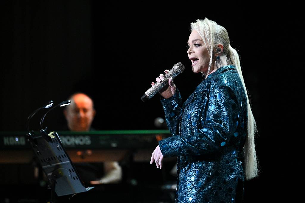 Адвокат Долиной объяснила, почему певица не может лично отдать ключи Лурье