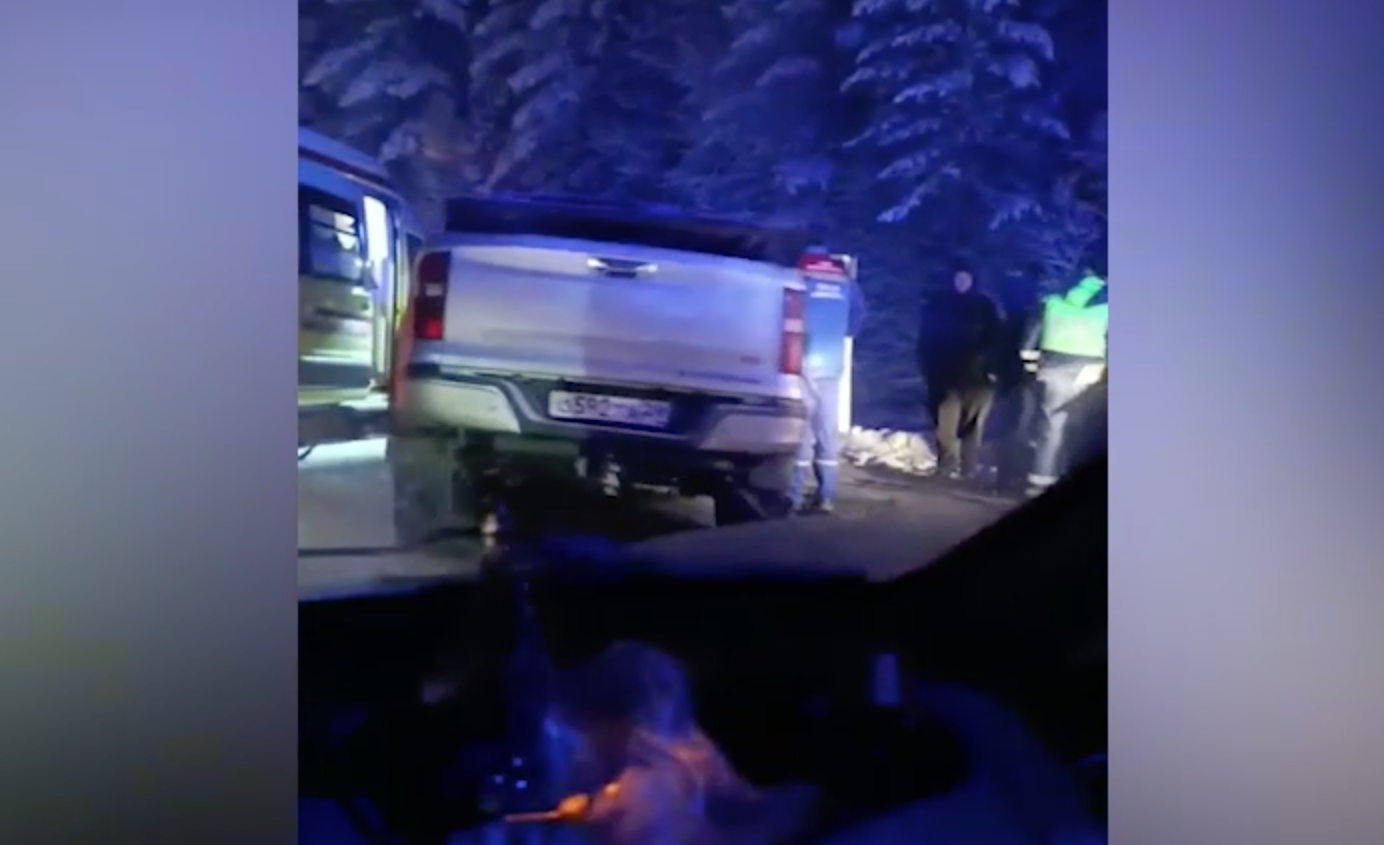 Водитель уснул за рулём и влетел во встречное авто на трассе в Архангельской области