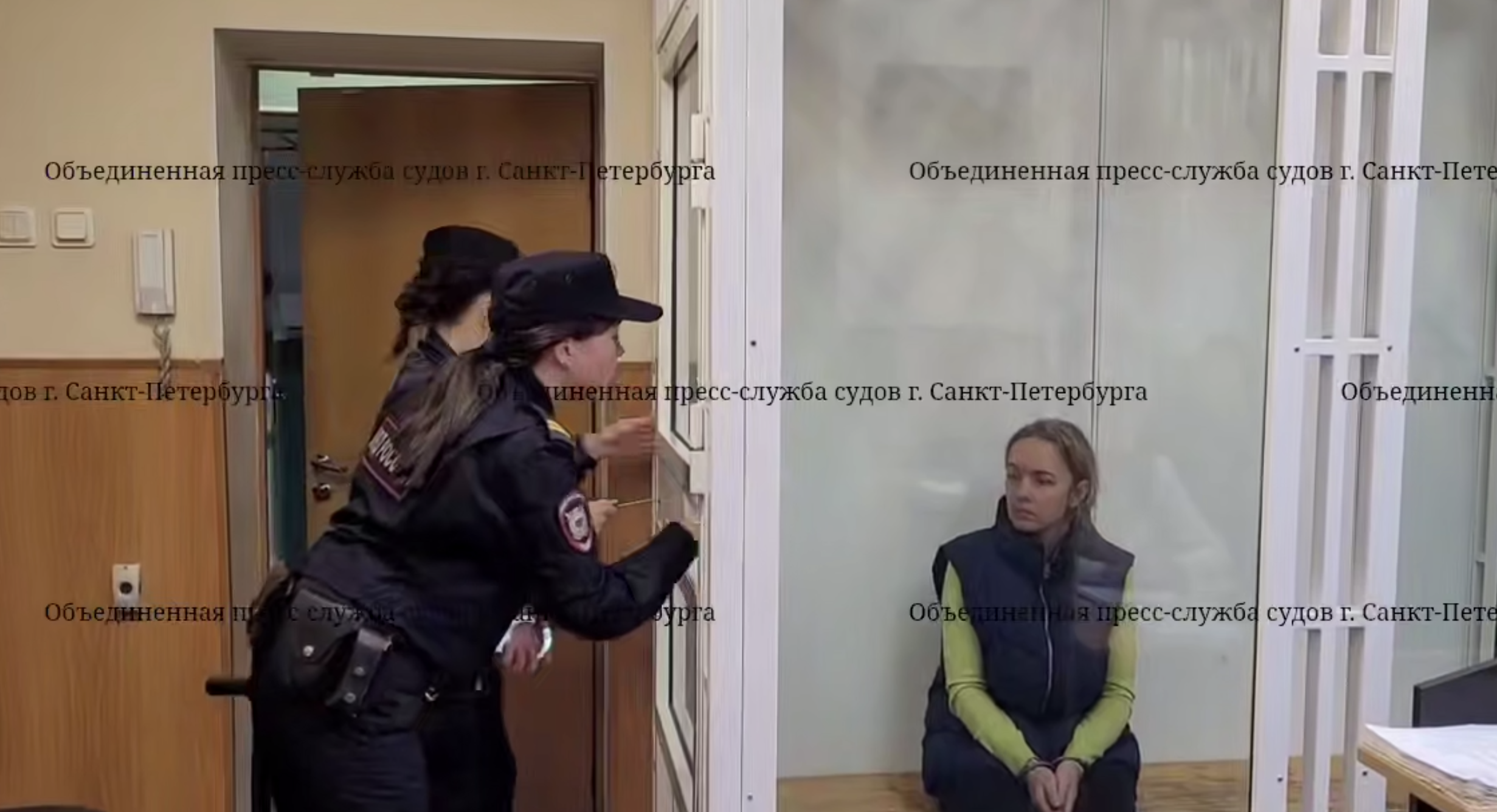 Мать напоила 12-летнего сына уксусом и пыталась утопить в озере в Петербурге