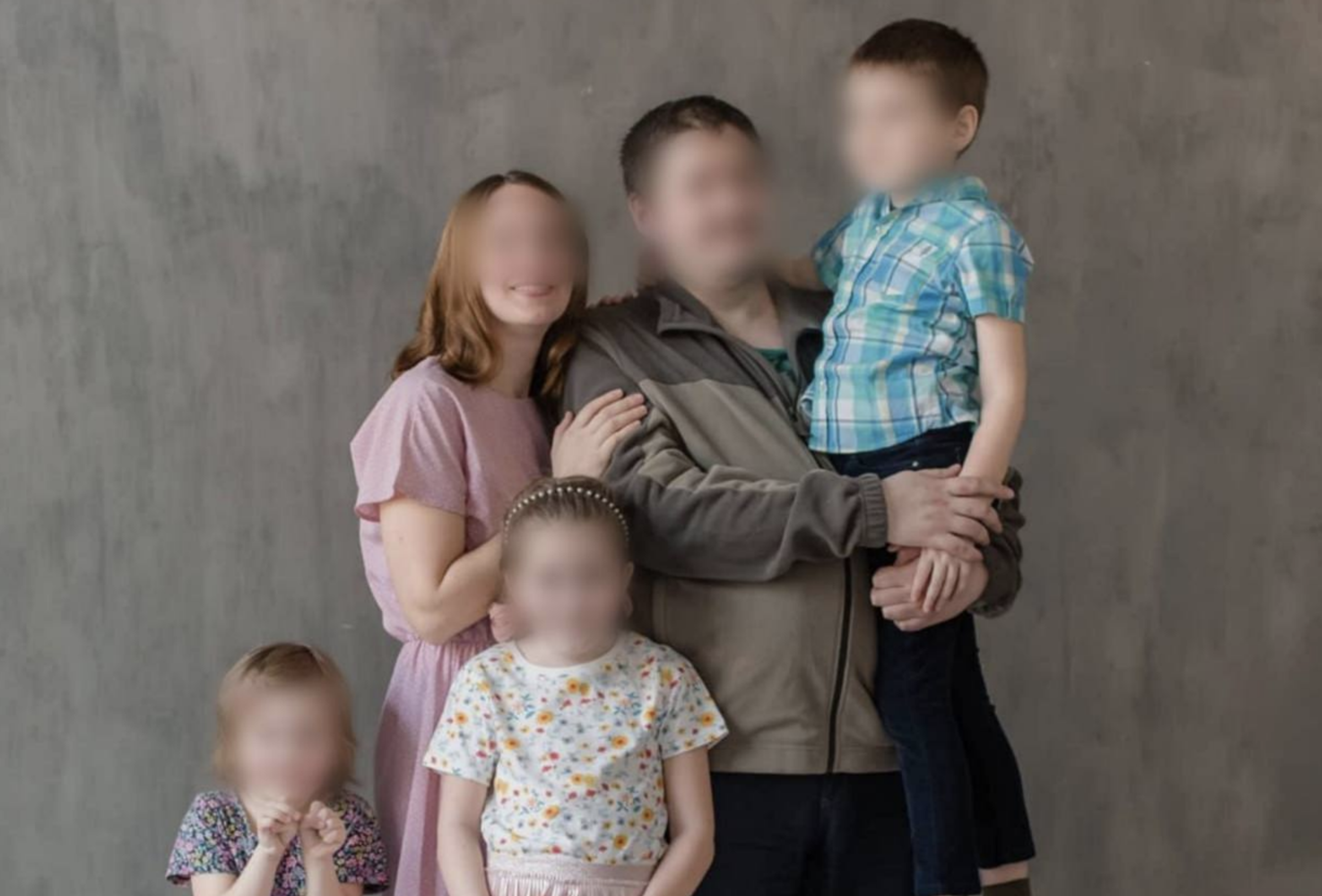 Показывала &laquo;дружную семью&raquo;: Петербурженка залила сыну уксус в рот и бросила его в озере