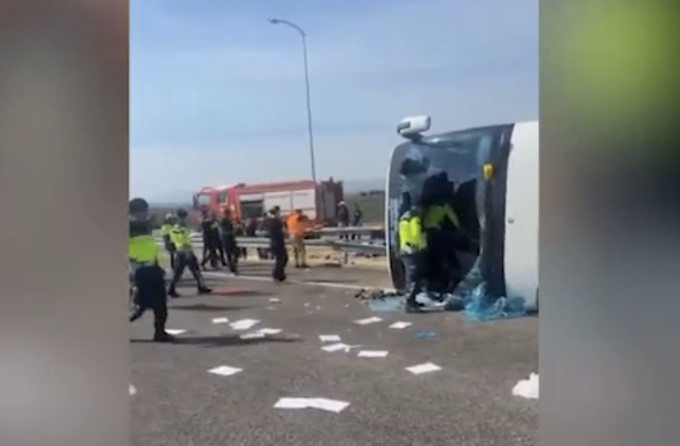 11 человек погибли в ДТП с автобусом и грузовиком в Турции
