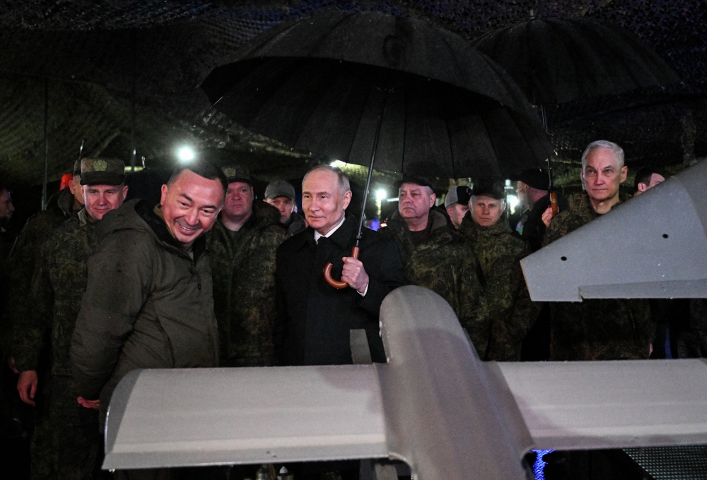 Путину показали реактивные ударные дроны «Герань-4» и «Герань-5»