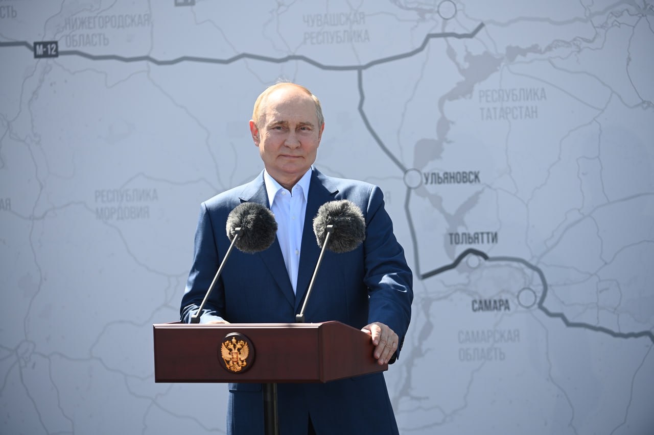 &laquo;Ваши победы &mdash; победы России&raquo;: В Госдуме и Совфеде поздравили Путина с днём рождения