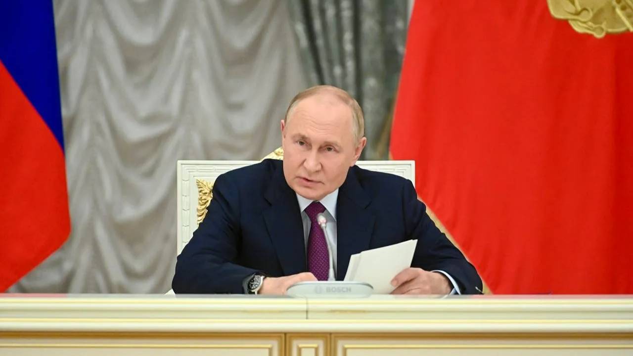 Путин на совещании с Совбезом обсудил внутреннюю и внешнюю политику России