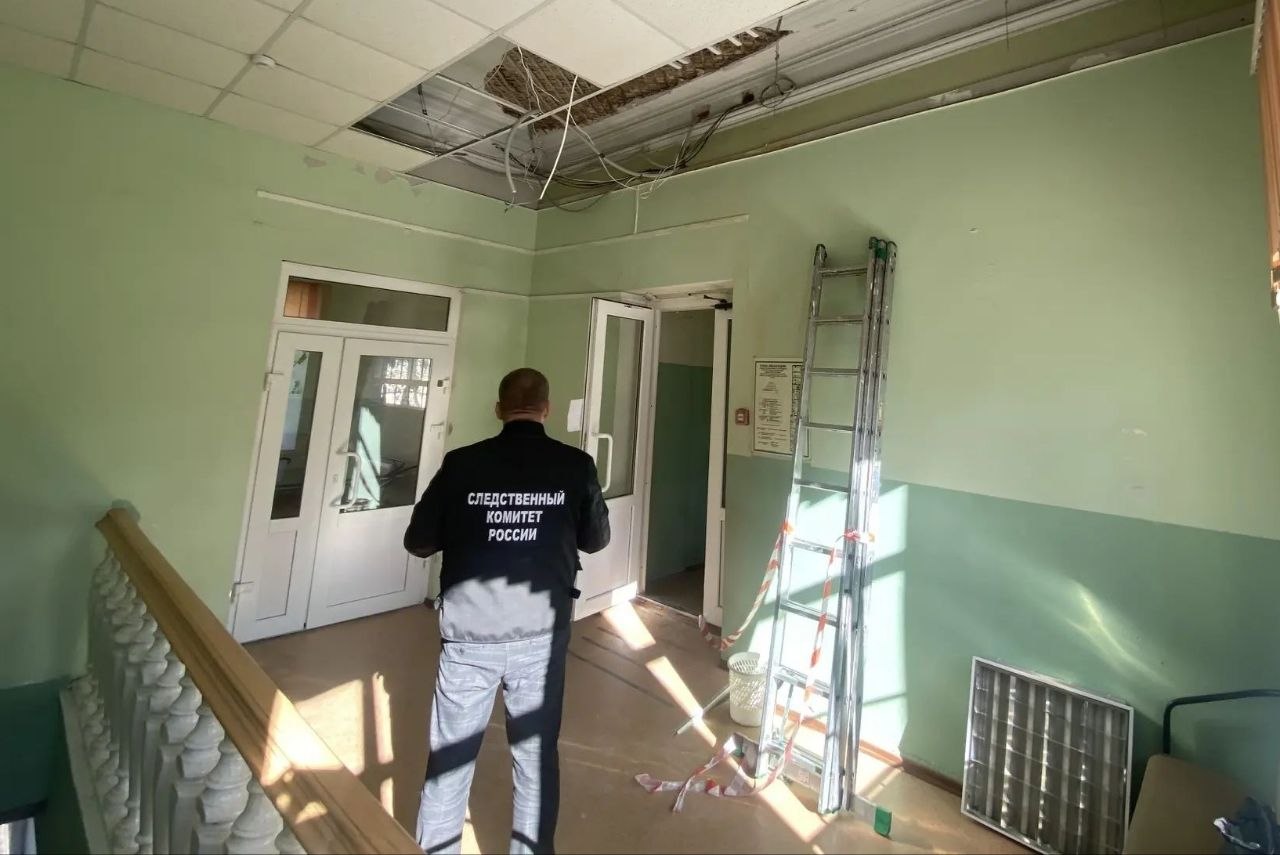 СК начал проверку после падения фрагментов потолка в медколледже Пензы
