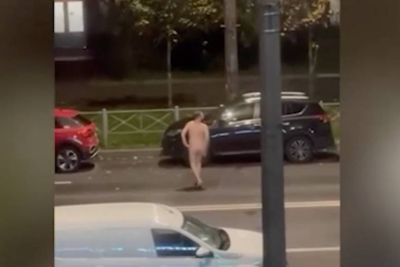 Голый петербуржец устроил променад по проспекту Металлистов и попал на видео