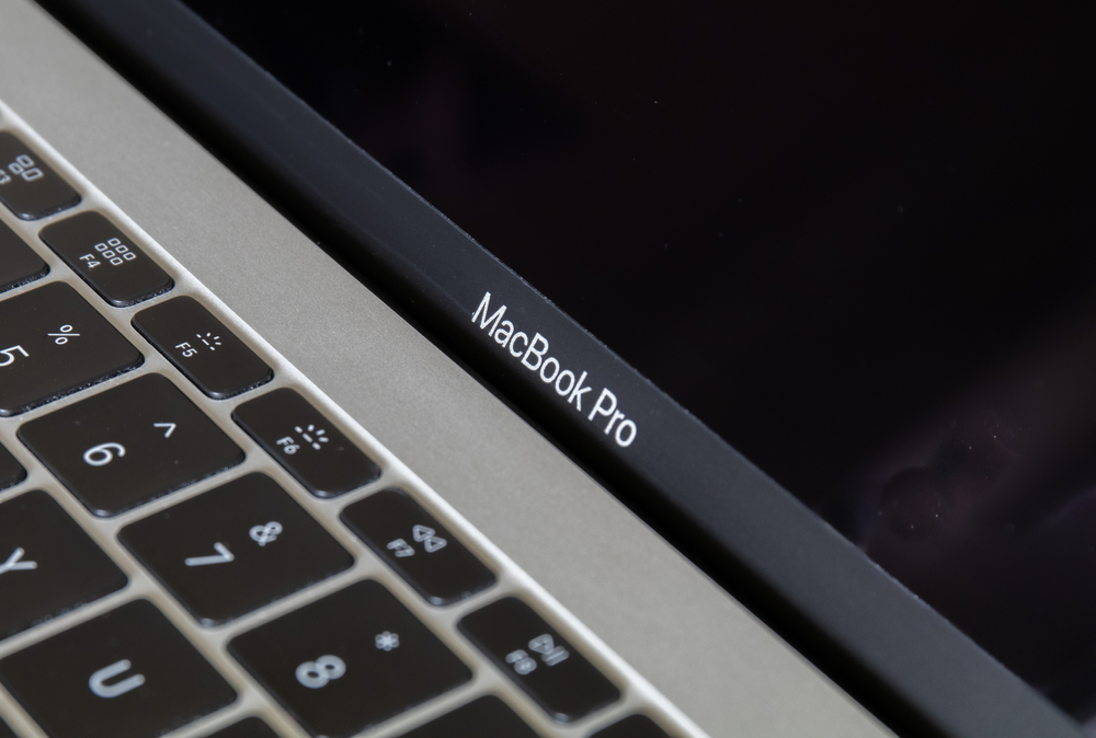 Apple представит первый MacBook с сенсорным экраном 27 октября