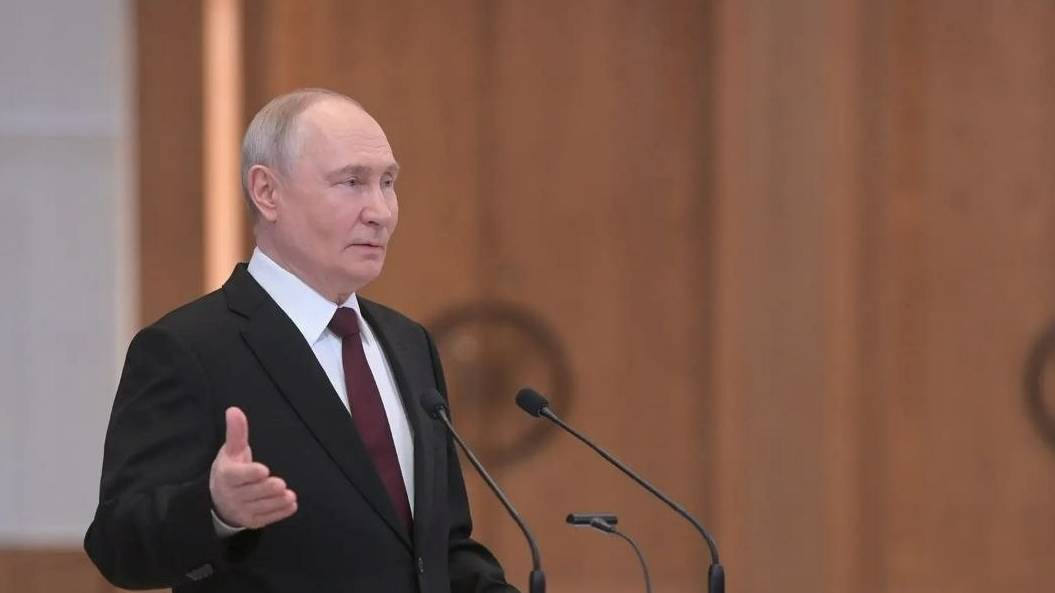 Путин прибыл с рабочим визитом в Туркмению