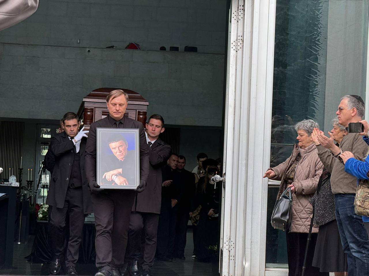 &laquo;Он, безусловно, переживает&raquo;: Почему сын Кашпировского не приехал проститься с отцом