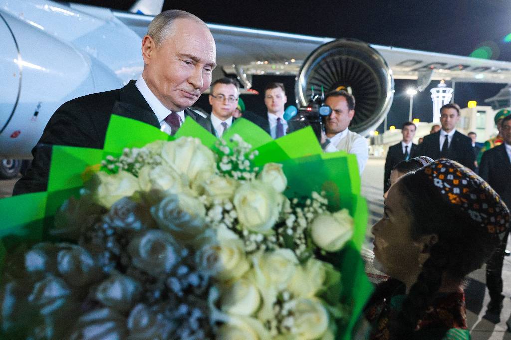 Для Путина и лидеров СНГ в Туркмении исполнят песню Гурбангулы Бердымухамедова