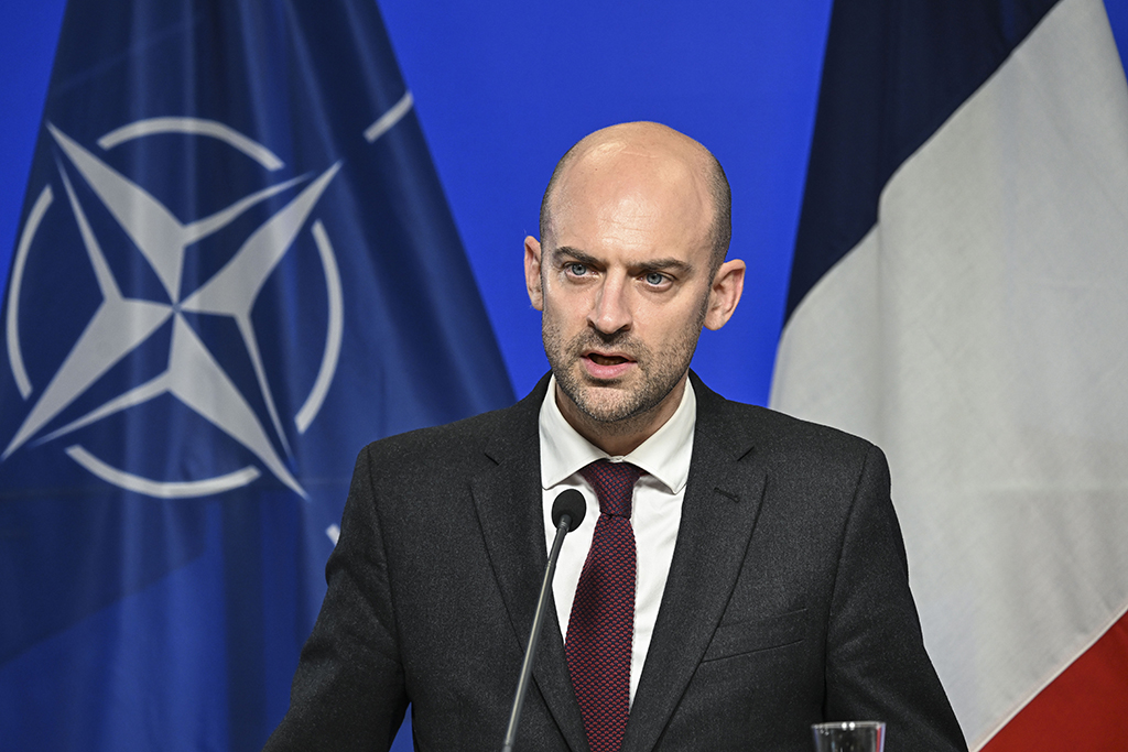 Глава МИД Франции Барро обвинил Россию, Китай и MAGA после отключения микрофона