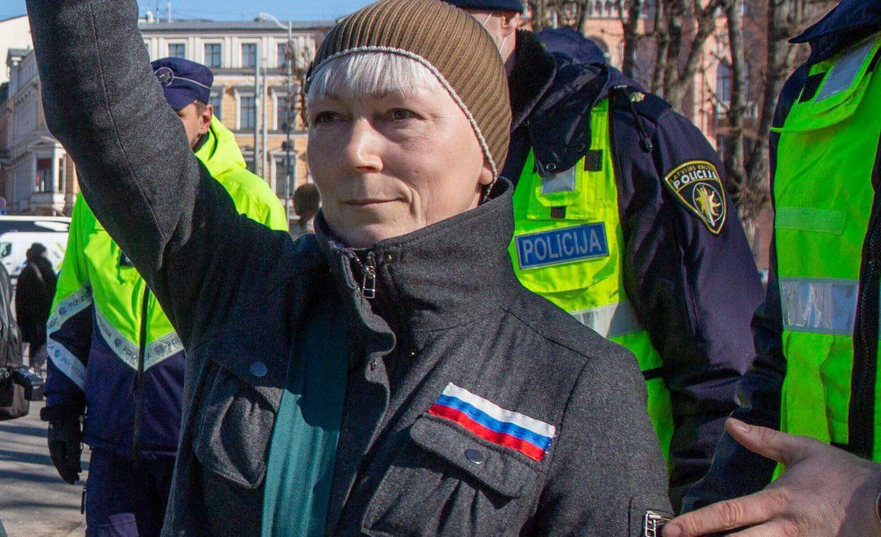 Суд Латвии отменил приговор Елене Крейле за демонстрацию российской символики