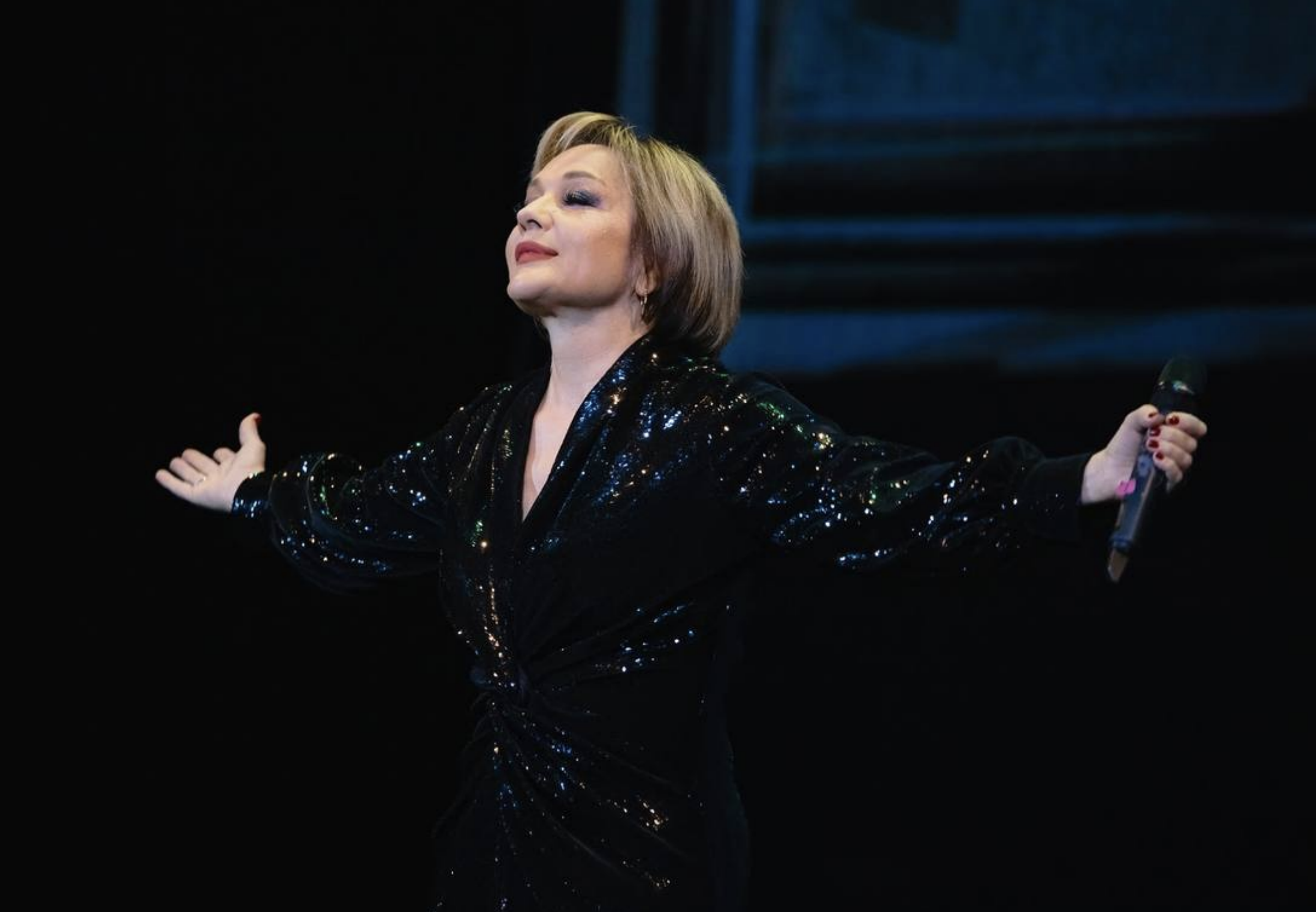 Буланова похвасталась грамотой от РПЦ за &laquo;усердные труды во Славу Божию&raquo;