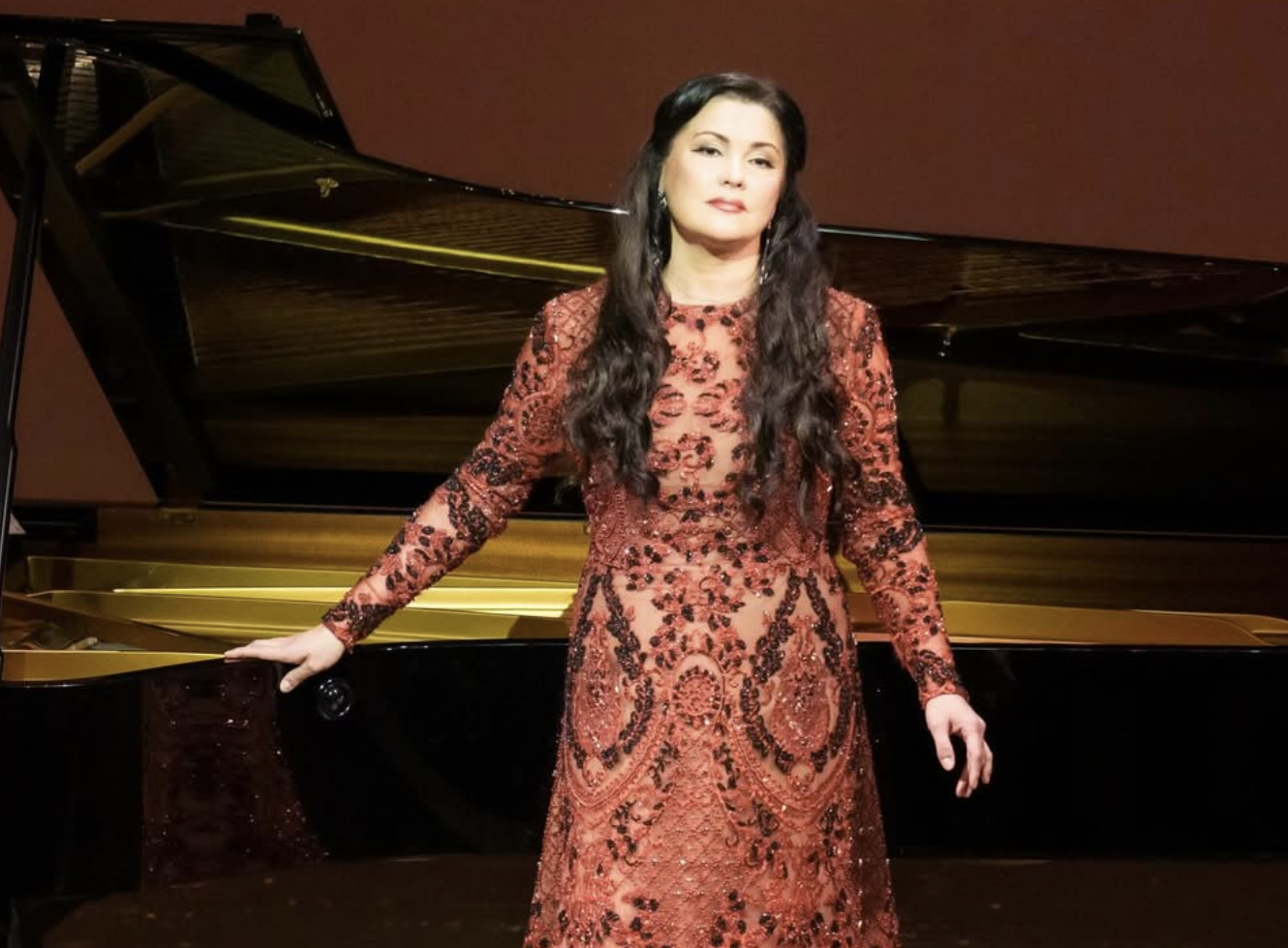 Оперная дива Анна Нетребко ликвидирует свой бизнес в России