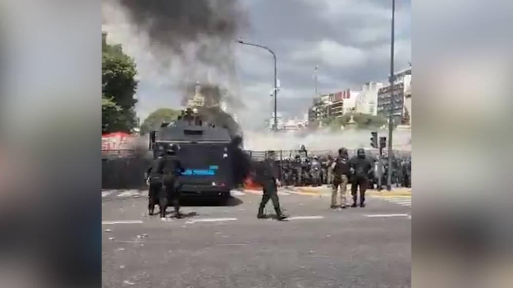 На акции протеста в Буэнос-Айресе задержали 14 человек