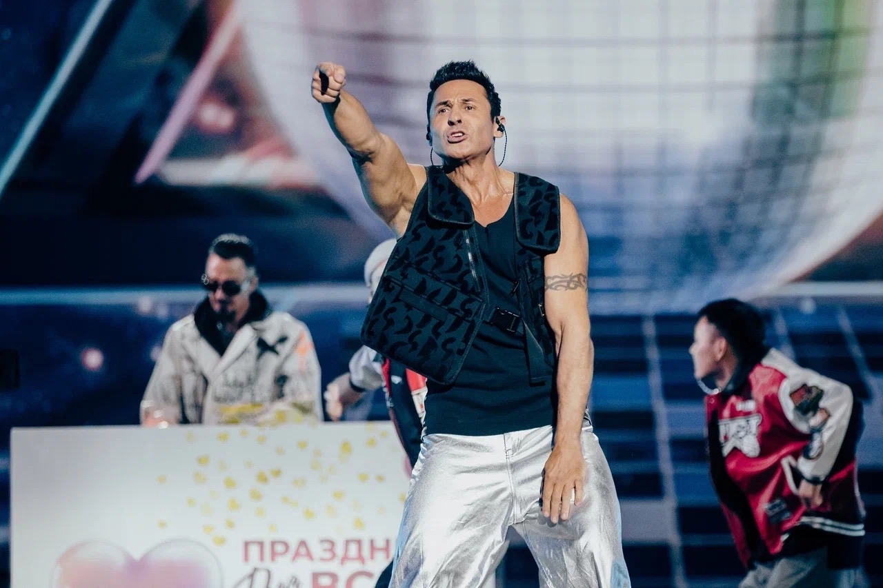 Стас Костюшкин рассказал, как держит себя в форме и реагирует на хейт от мужчин