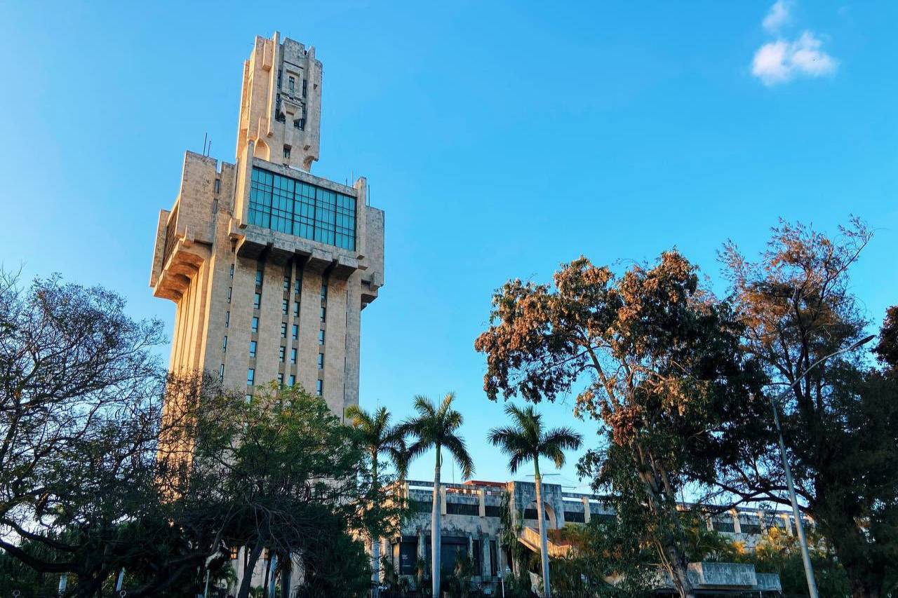 Россия направит гуманитарную помощь Кубе в виде партии нефти