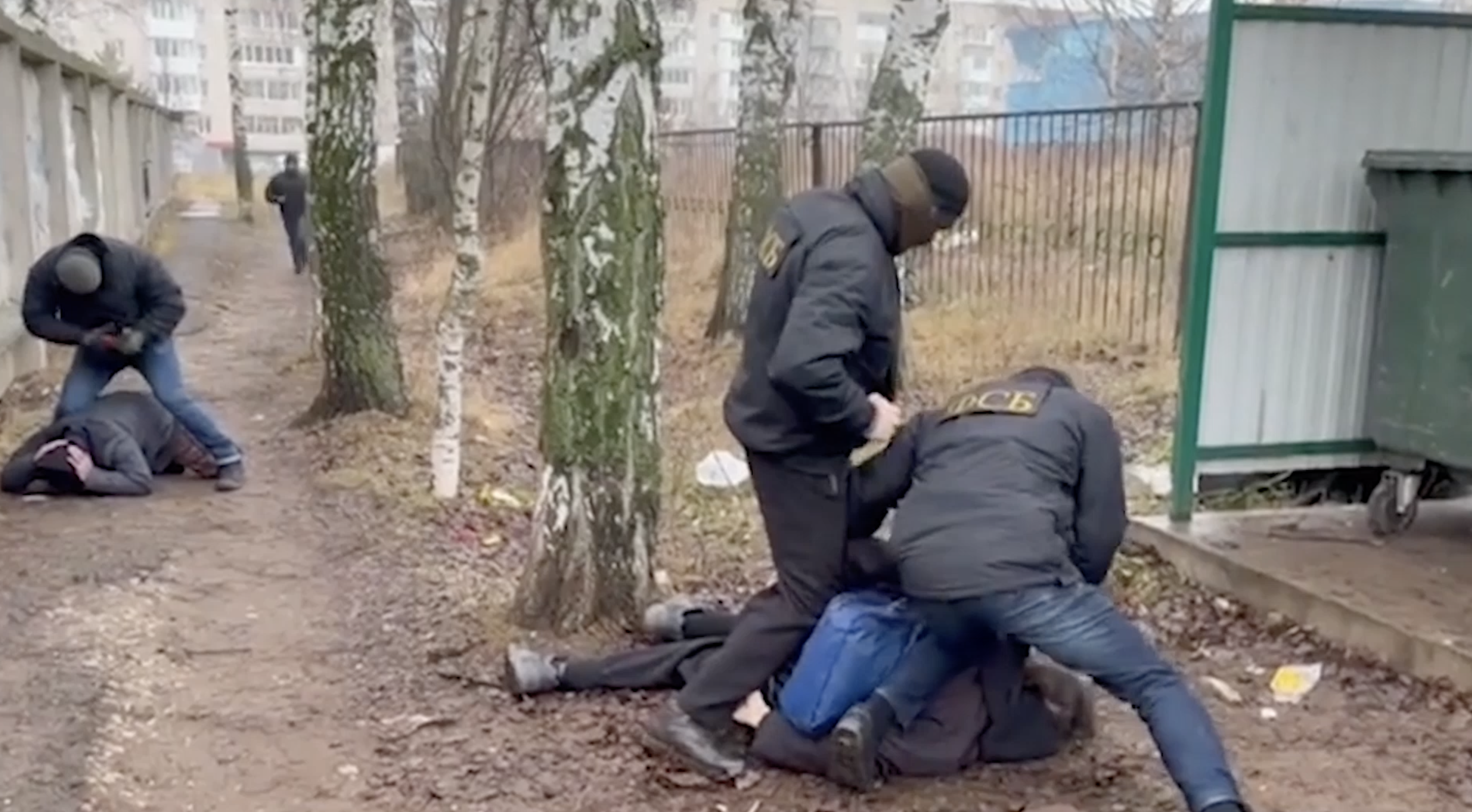 ФСБ показала видео задержания террориста, готовившего взрыв в отделе полиции в Удмуртии