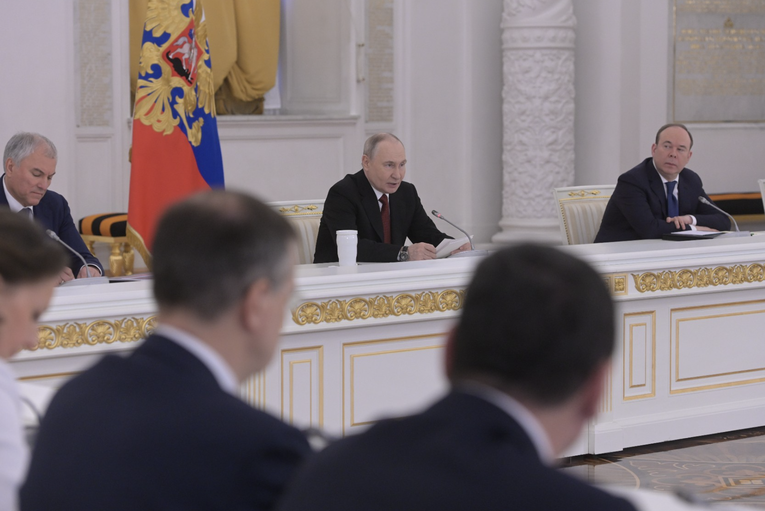 Путин поручил утвердить стратегию кадрового обеспечения экономики до 2036 года