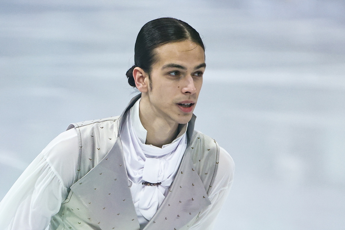 Гуменник под крики &laquo;молодец&raquo; с трибун исполнил пять четверных прыжков на Олимпиаде