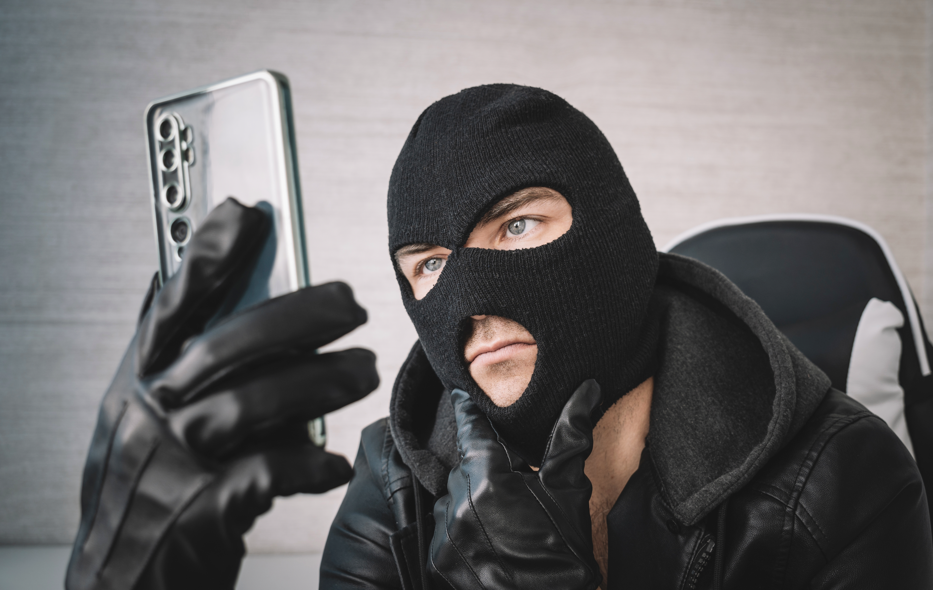 &laquo;Звонок безопаснее&raquo;: Раскрыта новая уловка мошенников с кодами подтверждения