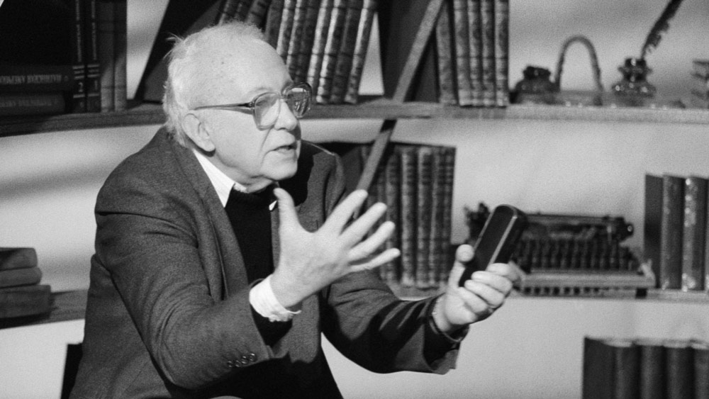 Путин выразил соболезнования в связи со смертью публициста Роя Медведева