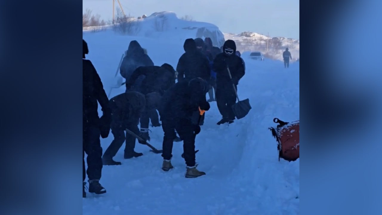 Снежный плен в Териберке: За возможность улететь на вертолёте туристам придётся раскошелиться