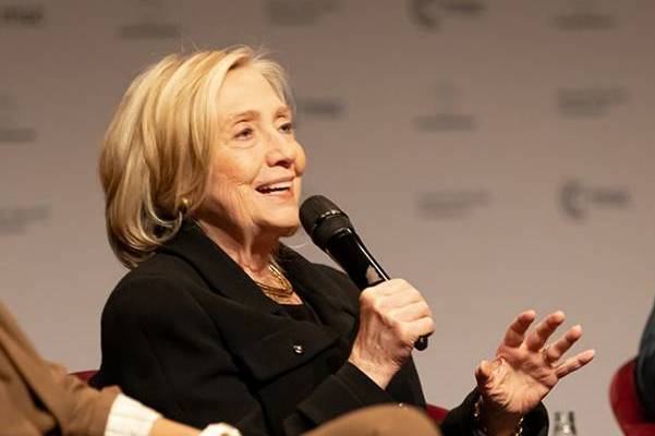 Вице-премьер Чехии Мацинка заставил Клинтон нервничать из-за гендерной политики