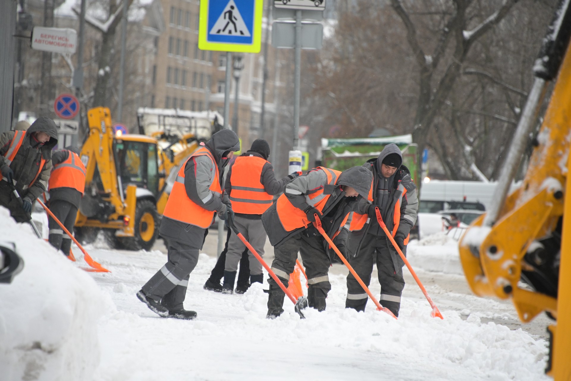 После гибели людей из-за снега и сосулек в Госдуме призвали провести проверку сферы ЖКХ