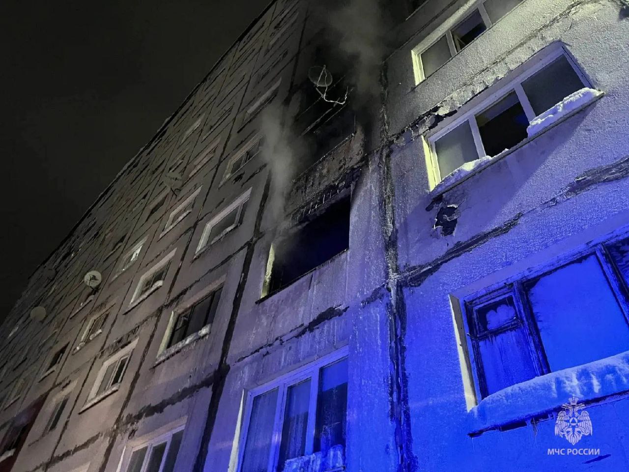 В Норильске при пожаре в многоэтажке погиб один человек, ещё 10 пострадали