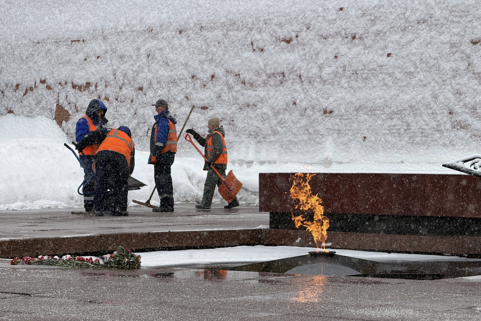 Life.ru: В Госдуме предложили сформировать &laquo;коммунальный резерв&raquo; для уборки снега