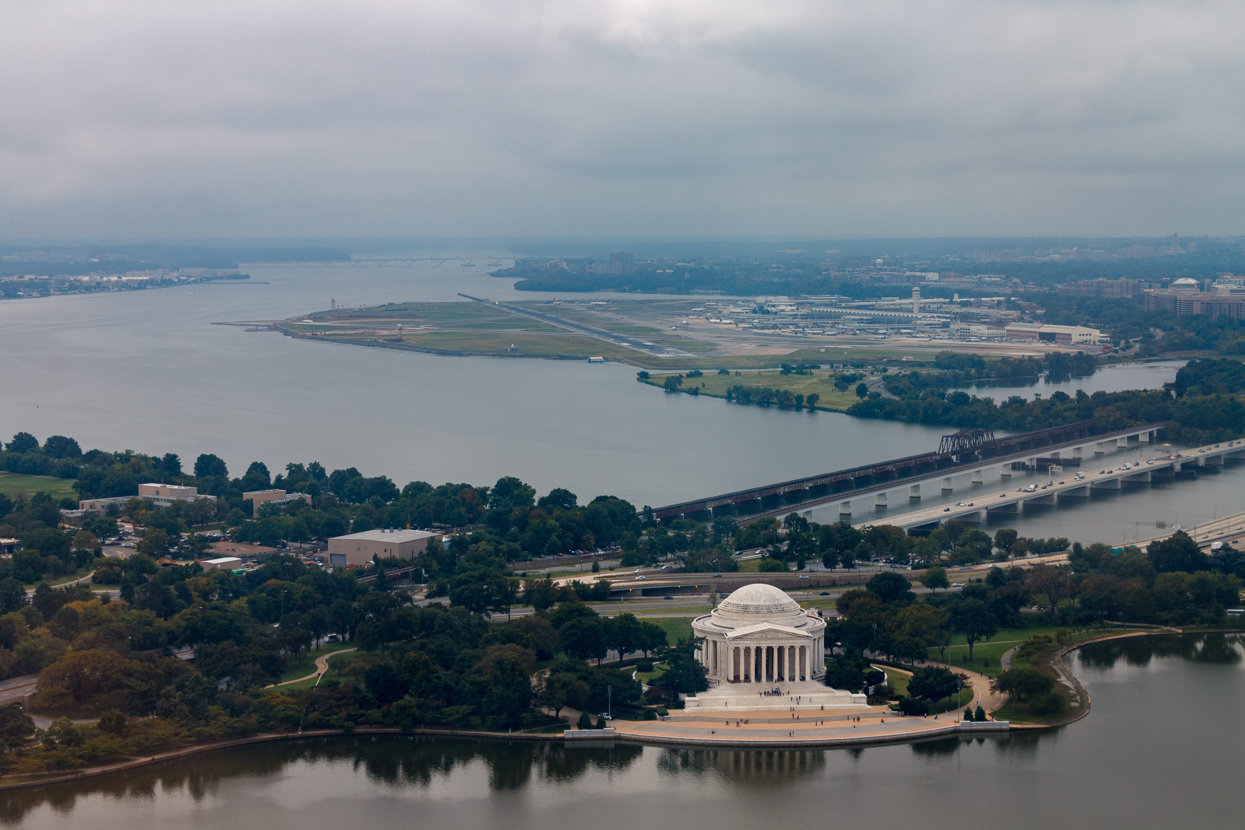 Ливитт заявила о катастрофе в Вашингтоне после разлива канализации в Потомак