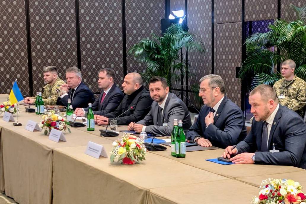 Умеров рассказал представителям Европы о трёхсторонних переговорах