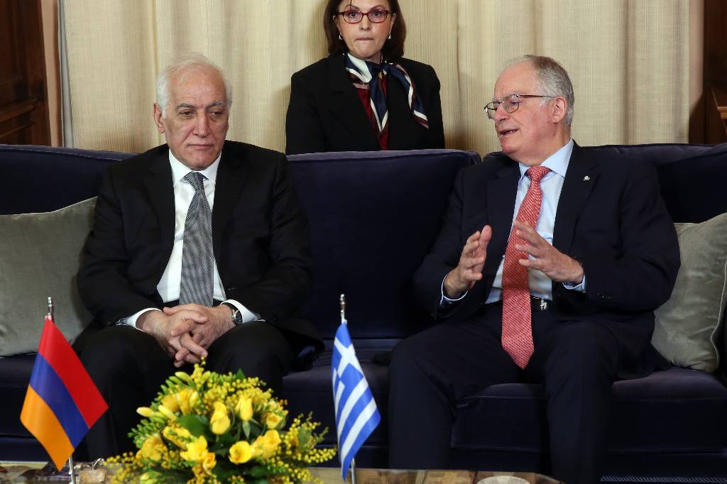 Президент Армении оконфузился в Афинах при включённом микрофоне