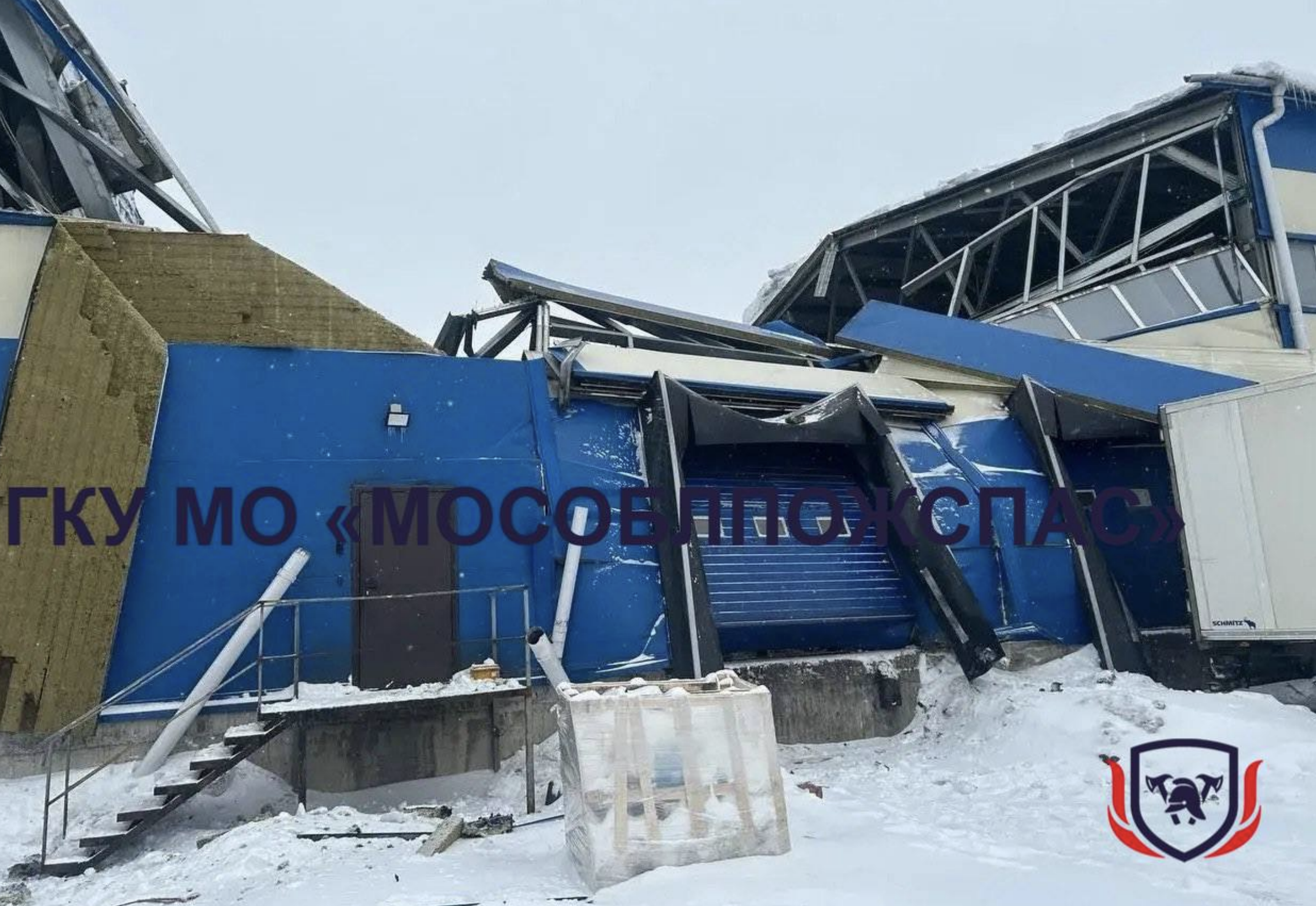 В Подольске крыша склада дважды рухнула под толщей снега