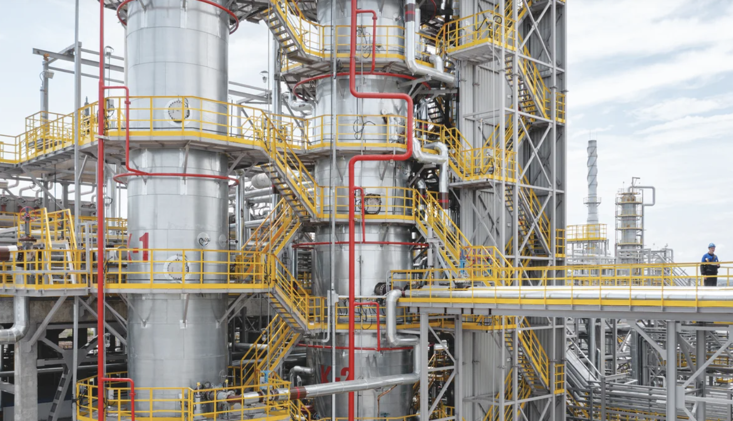 Пожар на Ильском НПЗ в Краснодарском крае полностью потушили