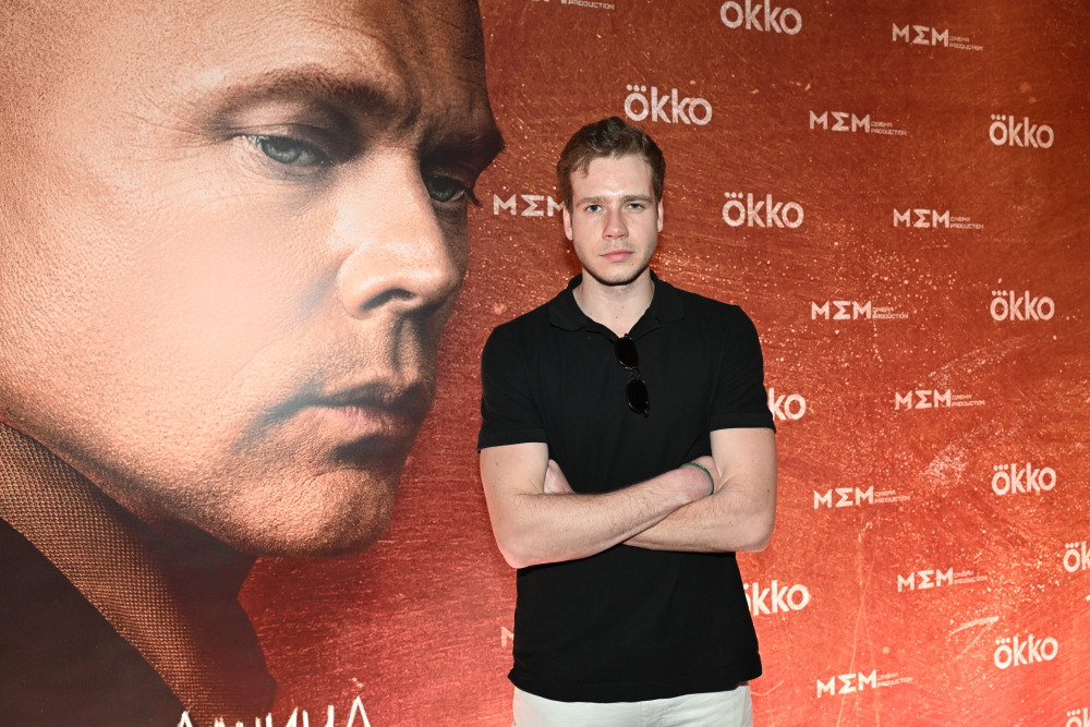 &laquo;С ней любой обдолбанный&raquo;: Актёр &laquo;Движения вверх&raquo; устроил дебош на съёмках из-за Валентины