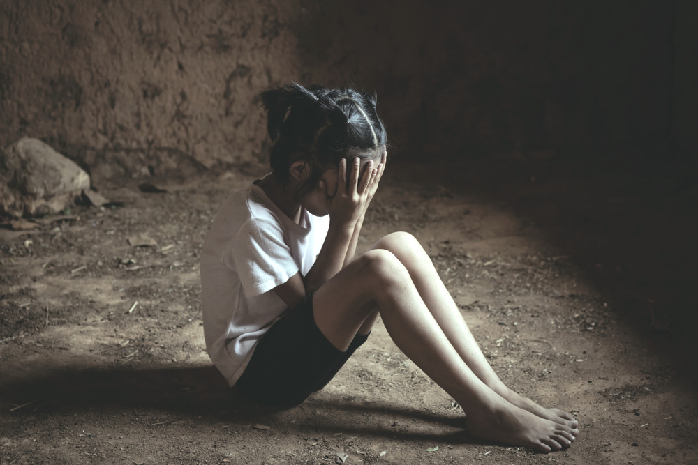 Четверых учителей и уборщика школы обвинили в изнасиловании 12-летней ученицы