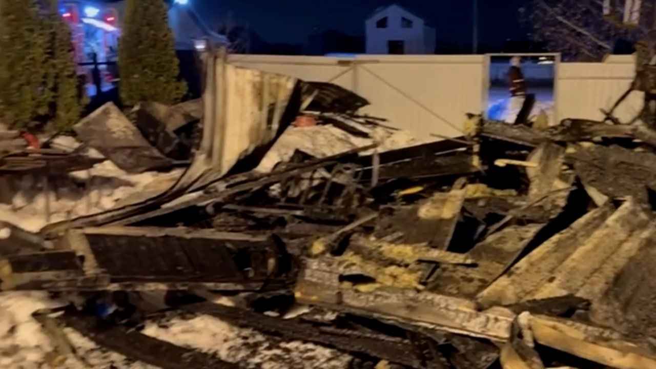 Следком показал кадры с места пожара в Подмосковье, где погибли пять человек