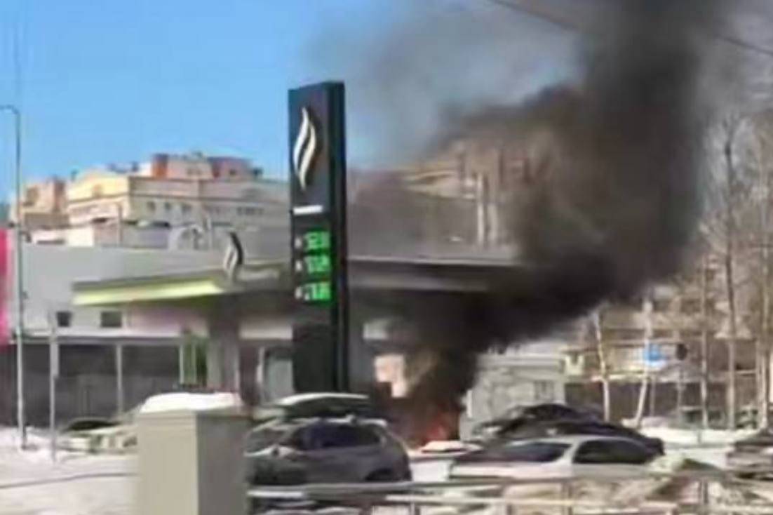 Росгвардейцы задержали девушку, устроившую поджог на АЗС в Петербурге