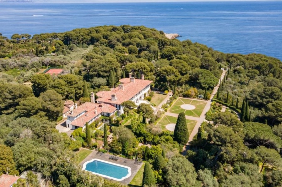 Киргизия через суд пытается отсудить у Франции шато, купленное сыном Бакиева