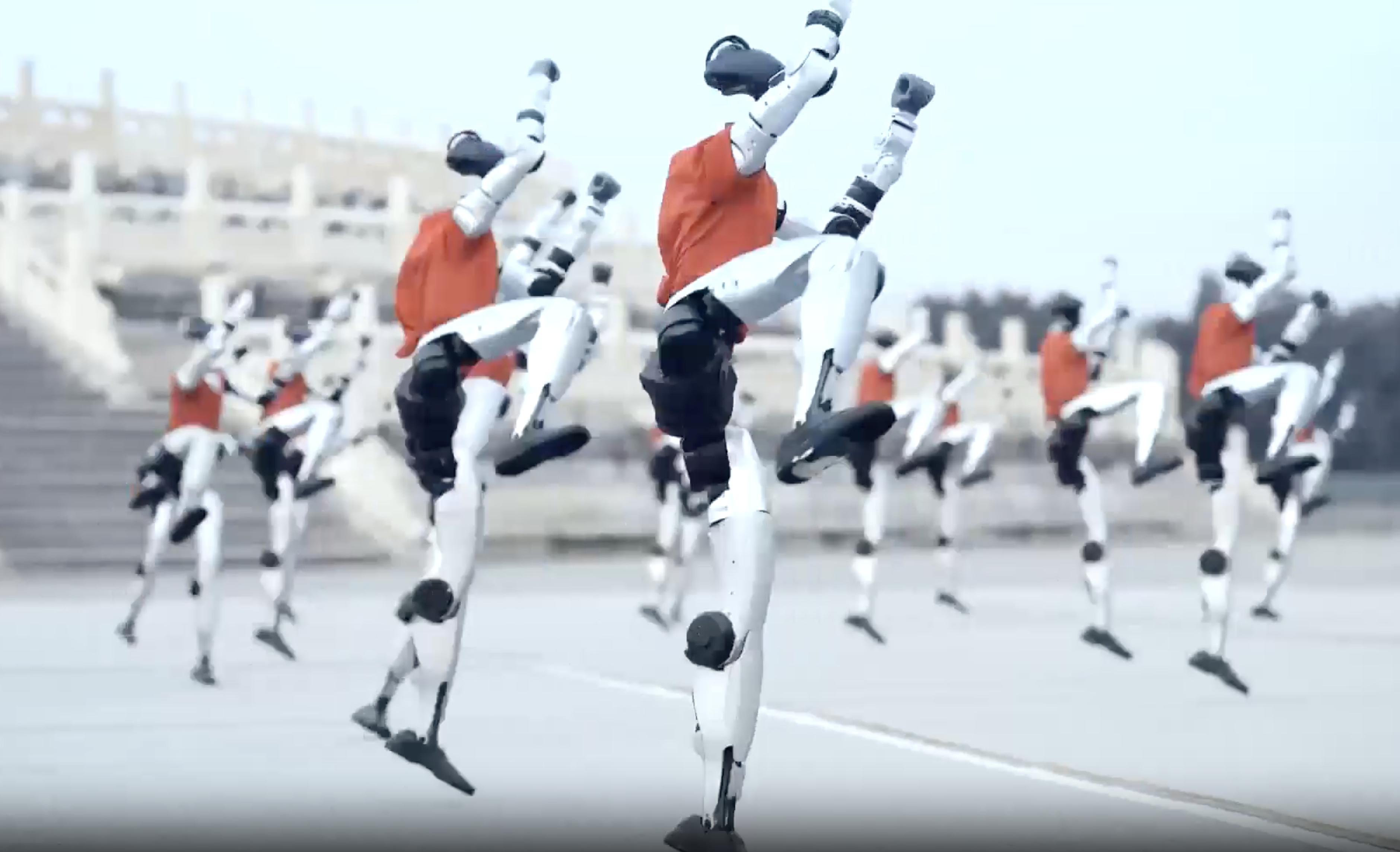 &laquo;Армия&raquo; роботов показала шоу боевых искусств у Храма Неба в Пекине