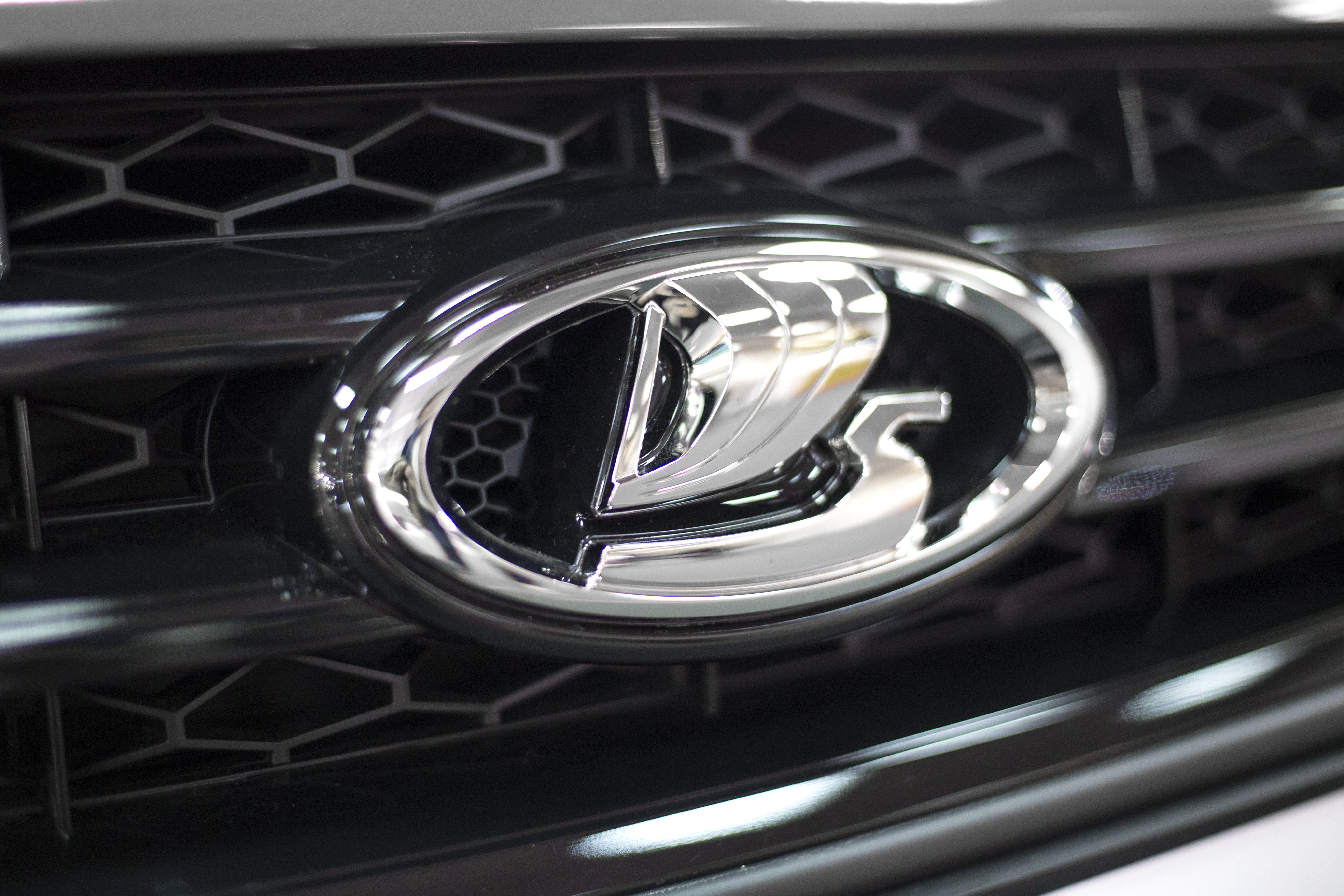 Lada стала самой массовой маркой авто в России