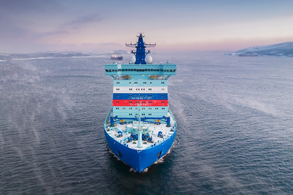 Российские ледоколы пришли на помощь финским судам, застрявшим в заливе