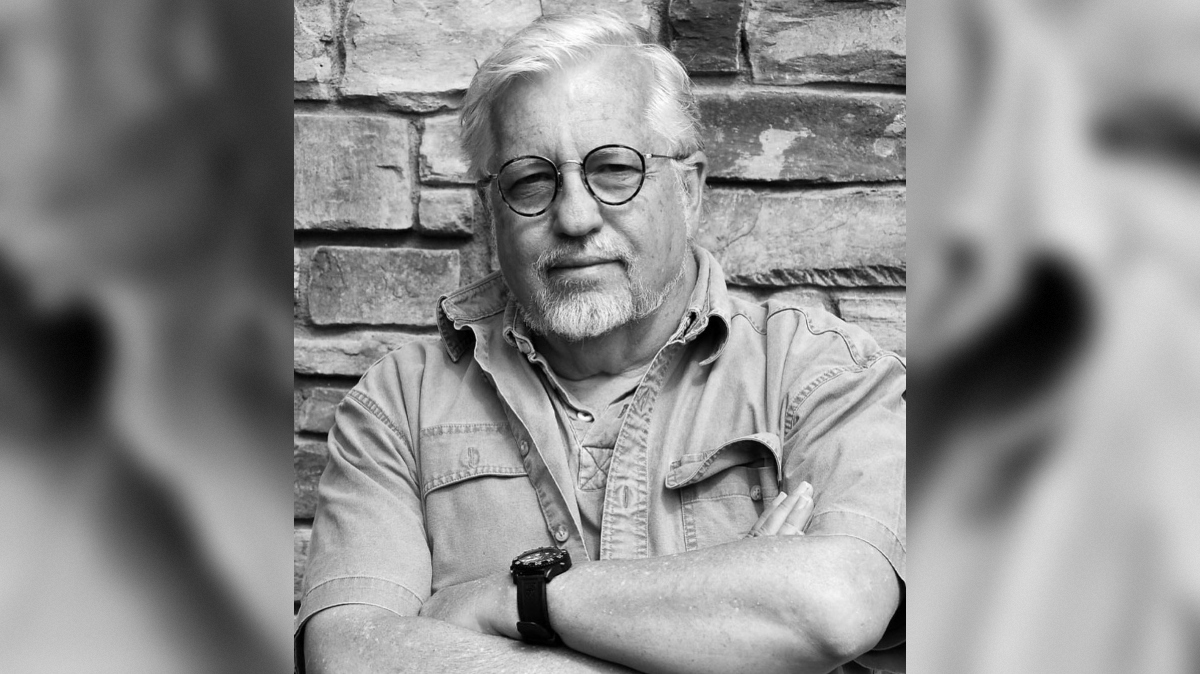 Писатель Дэн Симмонс скончался в возрасте 77 лет, не успев закончить роман