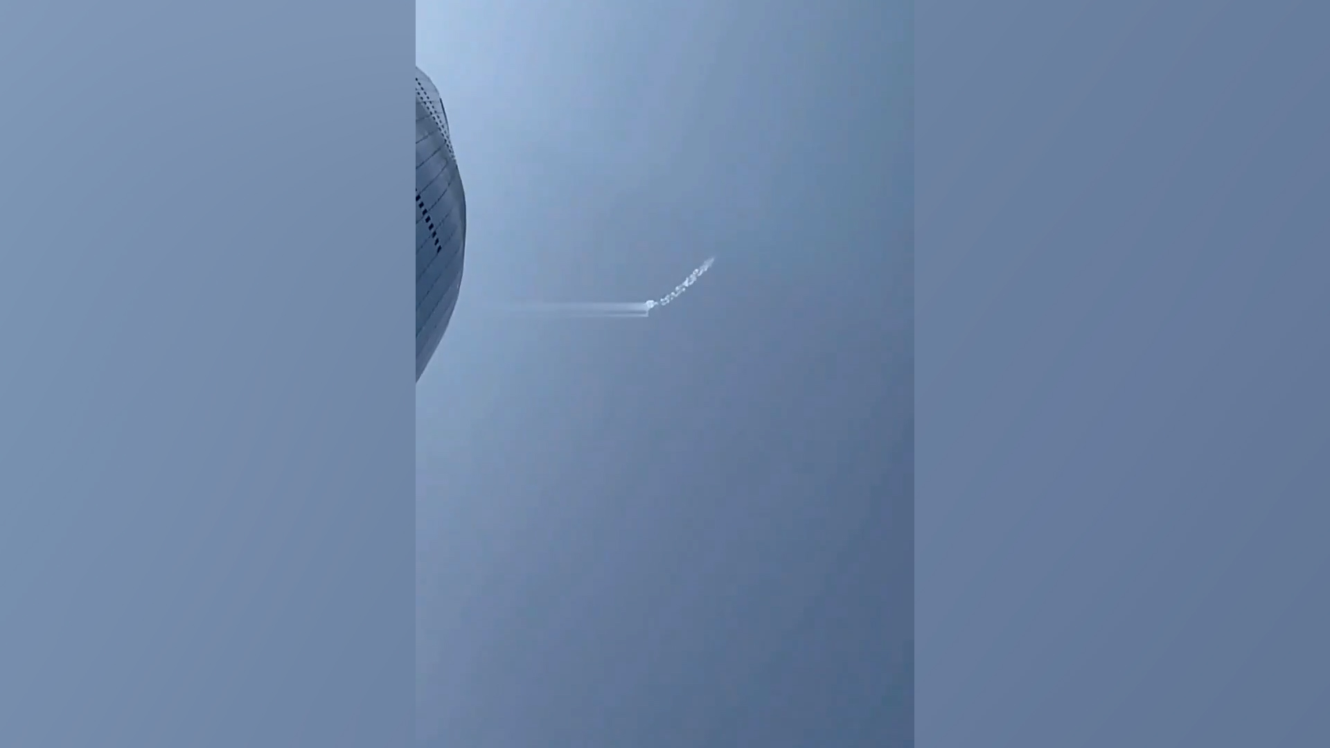 Момент удара по иранским ракетам в ОАЭ попал на видео

