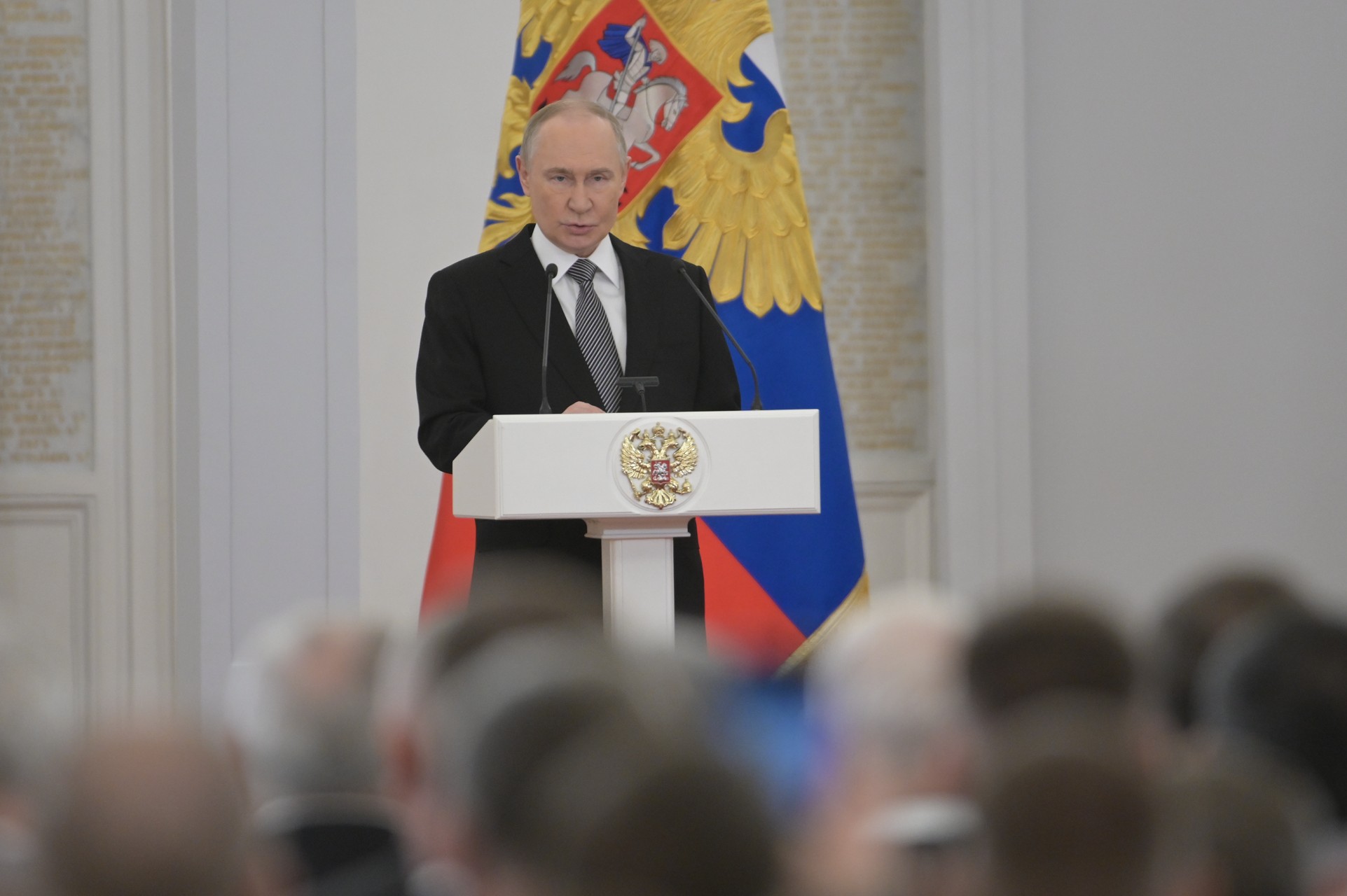 Путин назвал повышение производительности труда приоритетом для экономики РФ