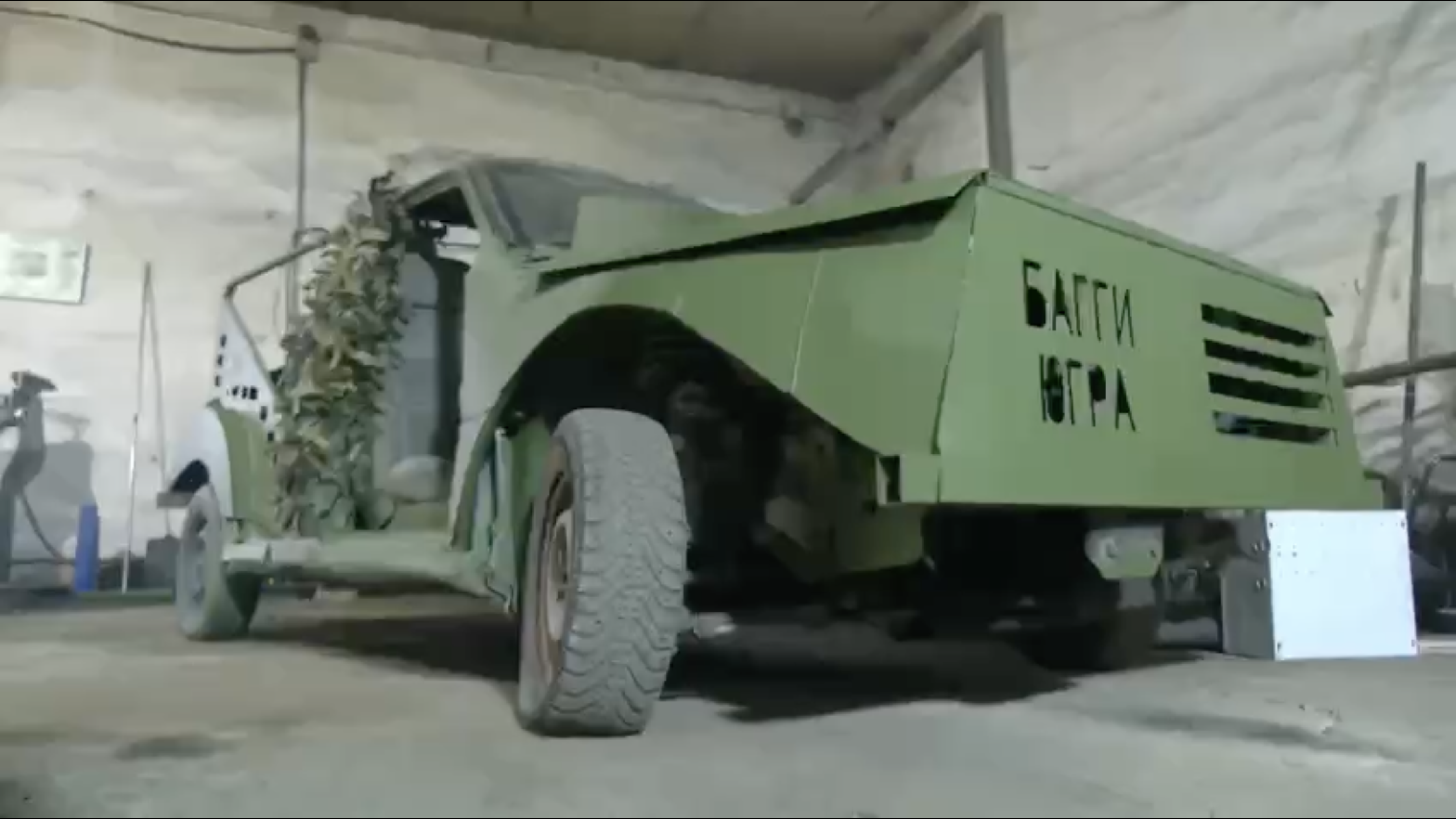 В ХМАО ветеран СВО собирает из старых автомобилей багги для фронта